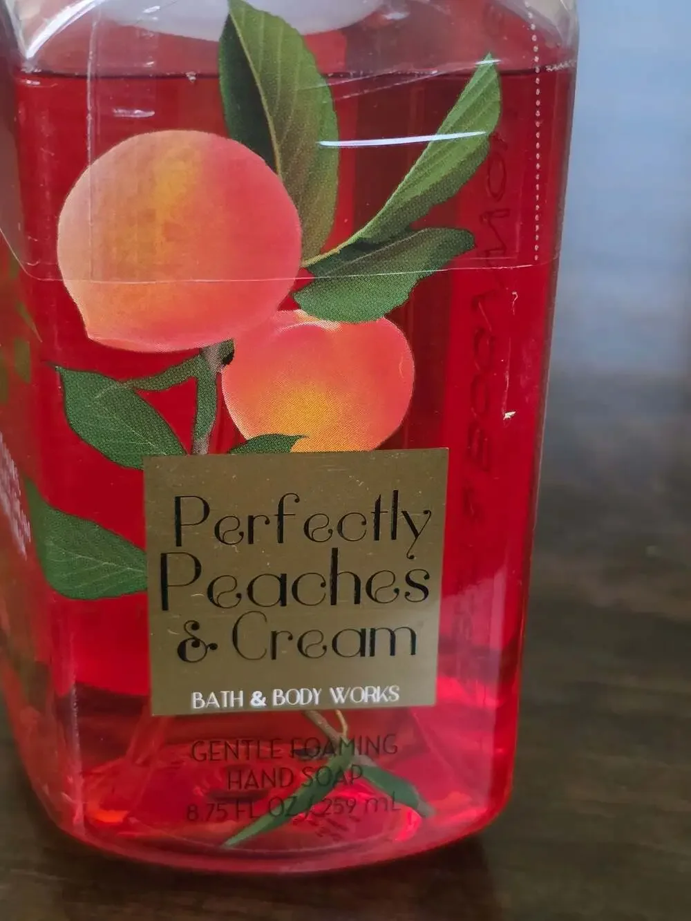 Bath & Body Works Perfectly Peaches & Cream Gentle Foaming Hand Soap
